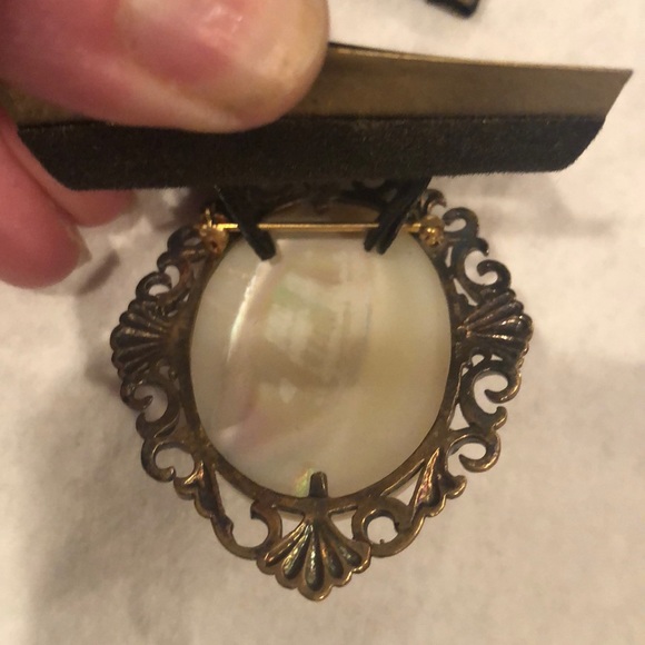 Two pin set- mother of pearl & natural abalone - Picture 5 of 5